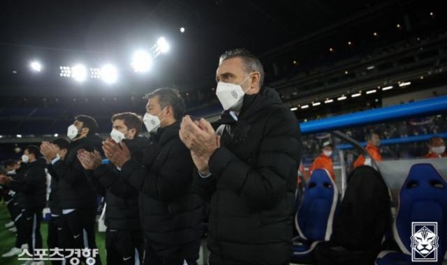开云体育简介-韩国0比3惨败日本韩媒痛斥本托 重用朴志洙遭批判